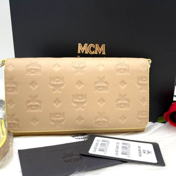 🔥 MCM Logo Klara Embossed Leather Smartphone Crossbody Clutch Wallet - Picture 2 of 11